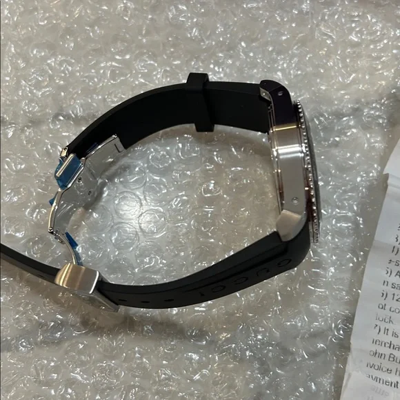 NWTGucci Men's Black and Silver Dive Watch - Picture 7 of 10